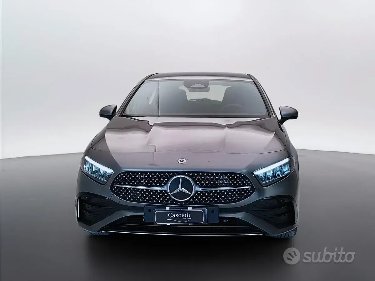 Usata Mercedes A250 Advanced Plus 163 CV (119 kW) 2025 Mountain grau metallic Berlina