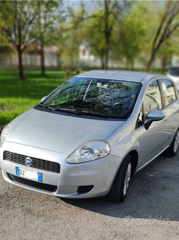 Usata Fiat Grande Punto Dynamic 77 CV (56 kW) 2007 Grigio Utilitaria