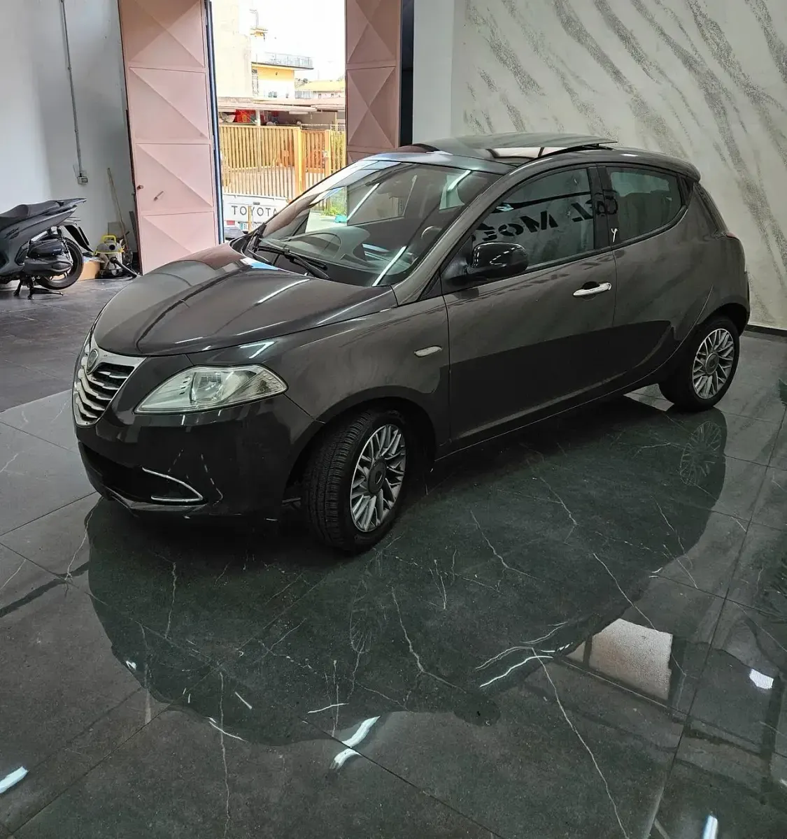 Usata Lancia Ypsilon Gold 95 CV (69 kW) 2012 Grigio Utilitaria