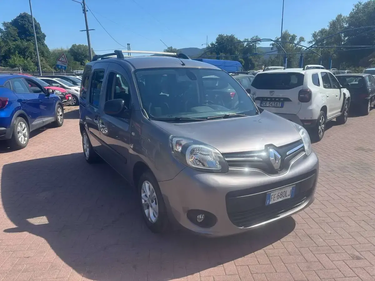 Usata Renault Kangoo LIMITED 90 CV (66 kW) 2016 Grigio Monovolume