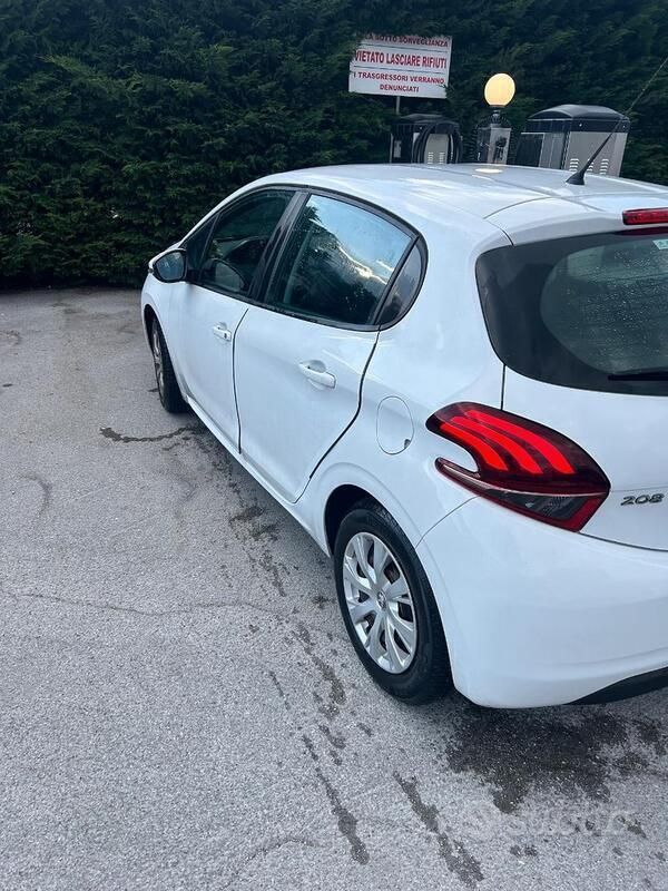 Usata Peugeot 208 82 CV (60 kW) 2016 Bianco Utilitaria