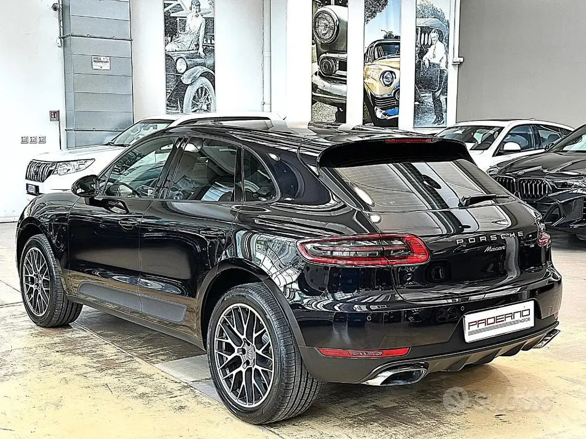 Usata Porsche Macan 252 CV (185 kW) 2018 Deep black SUV