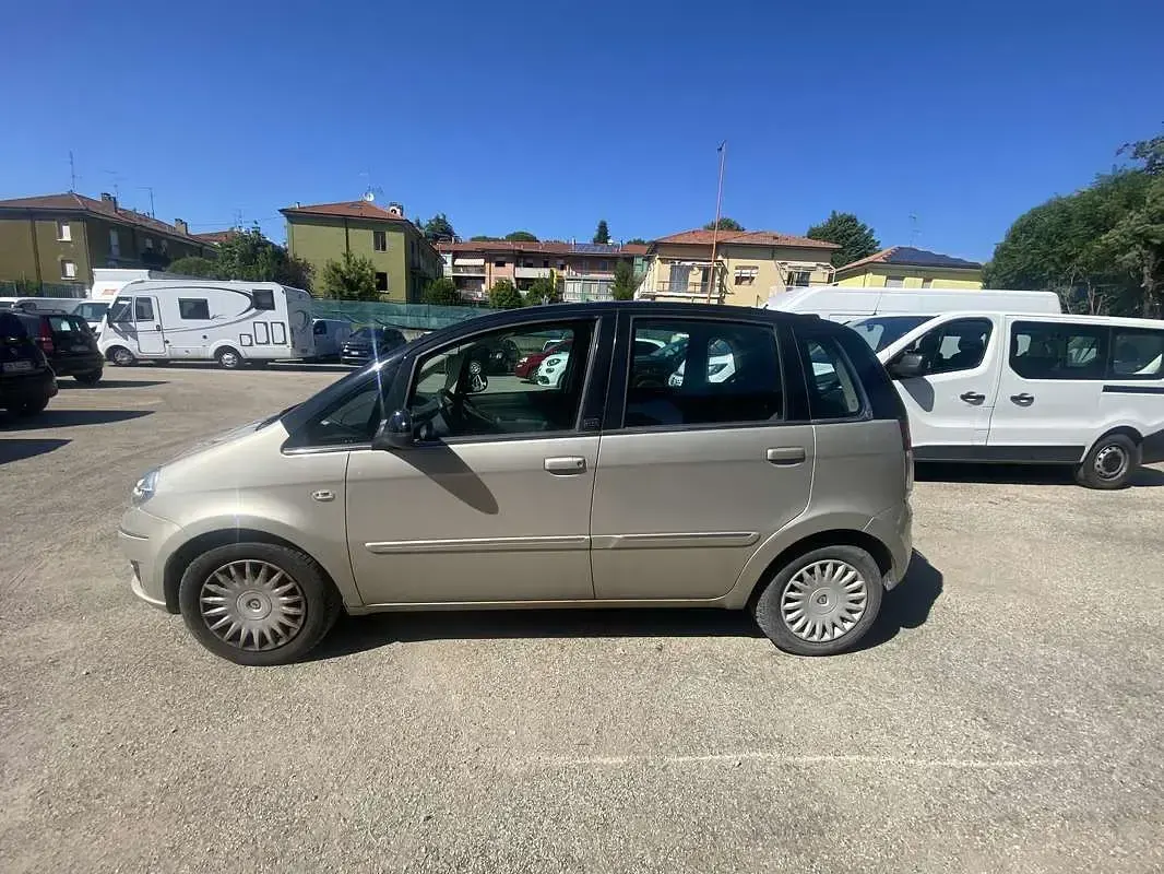 Usata Lancia Musa 77 CV (56 kW) 2011 Monovolume