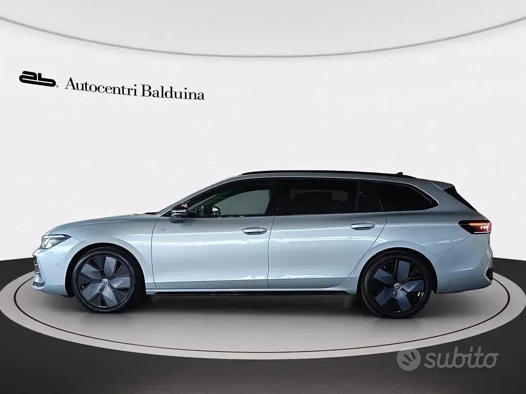 Nuova VW Passat R-line 150 CV (110 kW) 2025 Grigio Station wagon