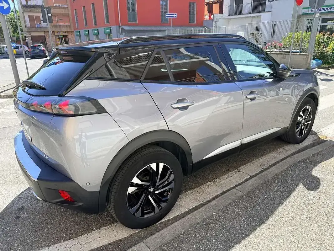 Usata Peugeot 2008 GT 131 CV (96 kW) 2021 Argento SUV