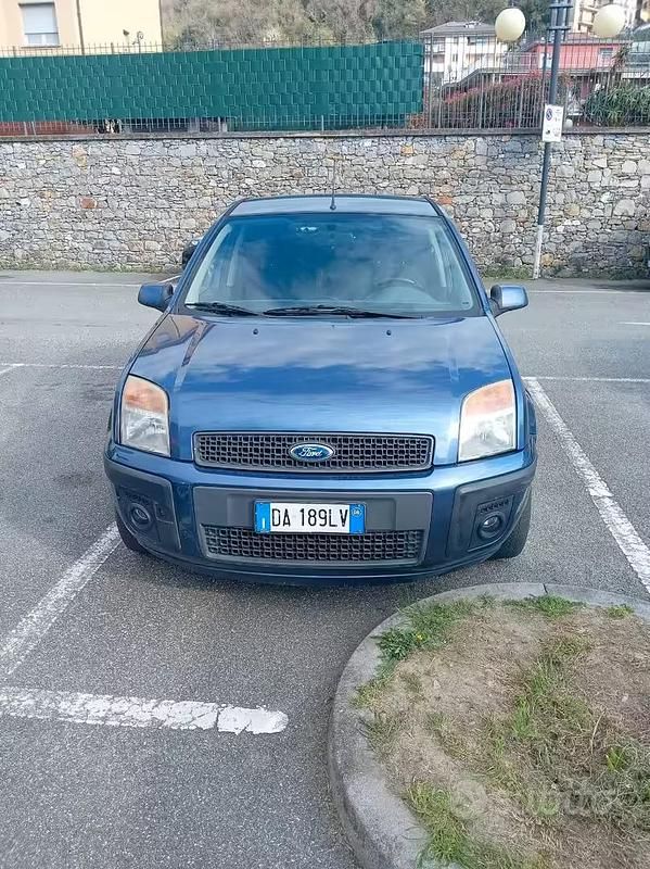 Usata Ford Fusion 80 CV (58 kW) 2006 Blu/azzurro Utilitaria
