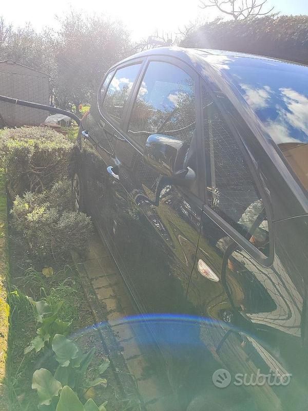 Usata Kia Venga 77 CV (56 kW) 2007 Nero Utilitaria