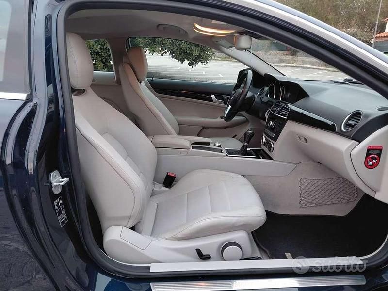 Usata Mercedes C220 Avantgarde 170 CV (125 kW) 2013 Blu/azzurro Coupé