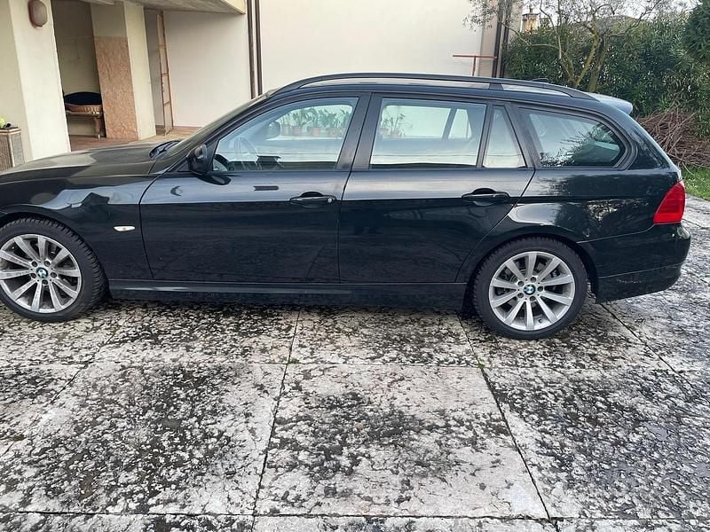 Usata BMW 320 184 CV (135 kW) 2010 Nero Station wagon