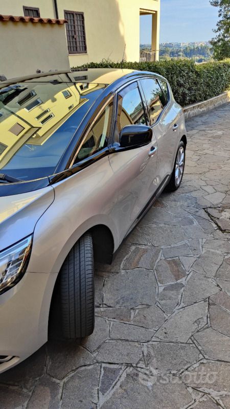 Usata Renault Scénic IV Business 110 CV (80 kW) 2017 Grigio Monovolume