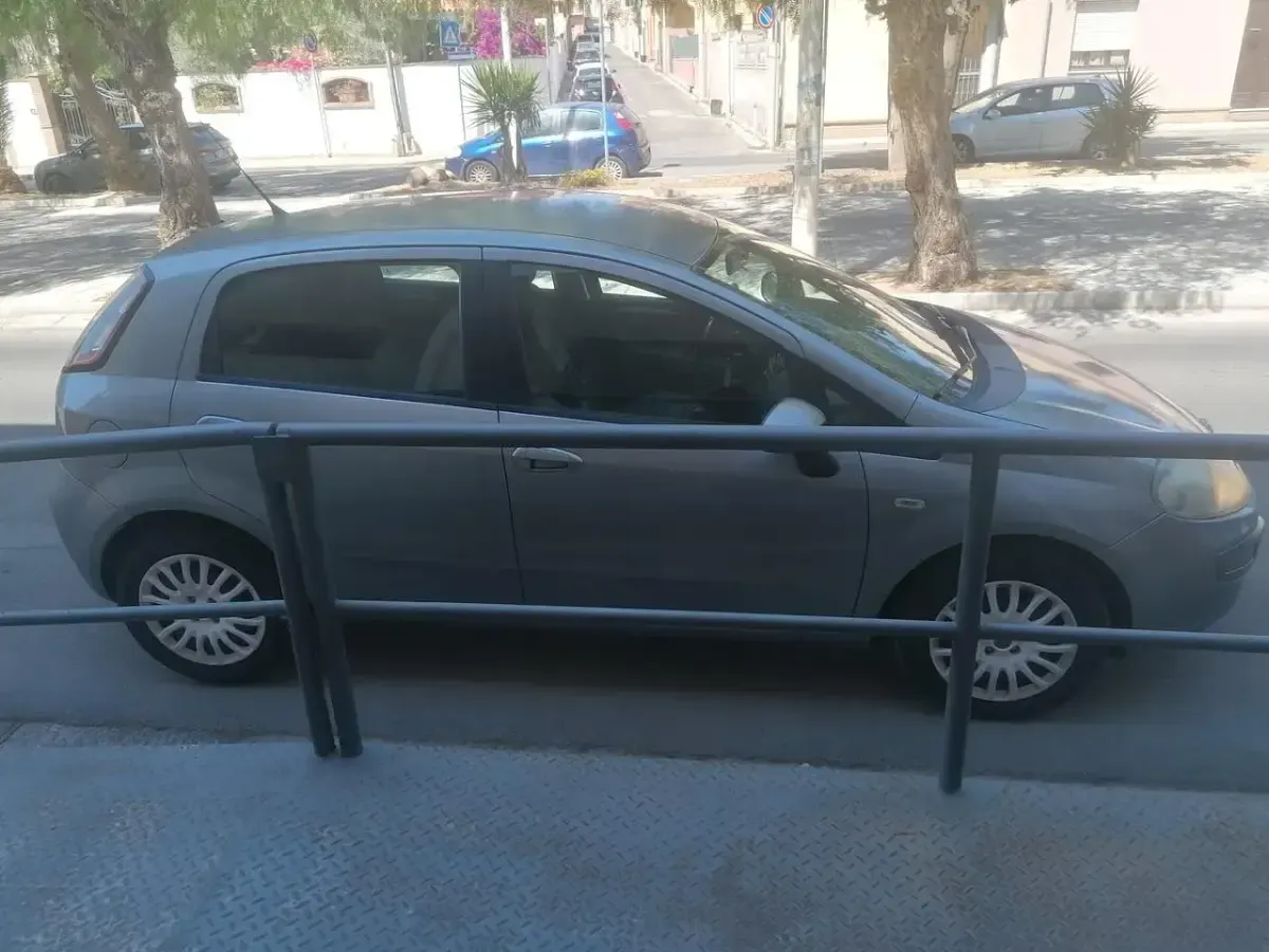 Usata Fiat Punto Active 69 CV (50 kW) 2010 Grigio Utilitaria
