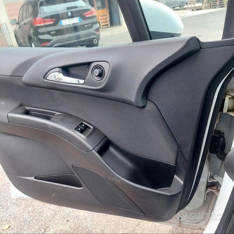 Usata Opel Meriva 95 CV (69 kW) 2011 Bianco Monovolume