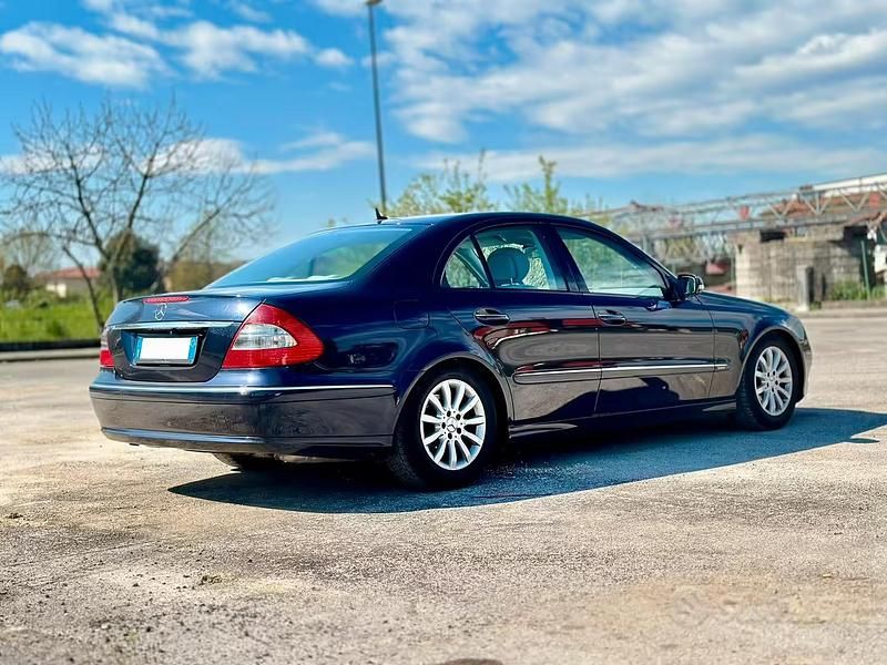 Usata Mercedes E200 2007 Blu Berlina