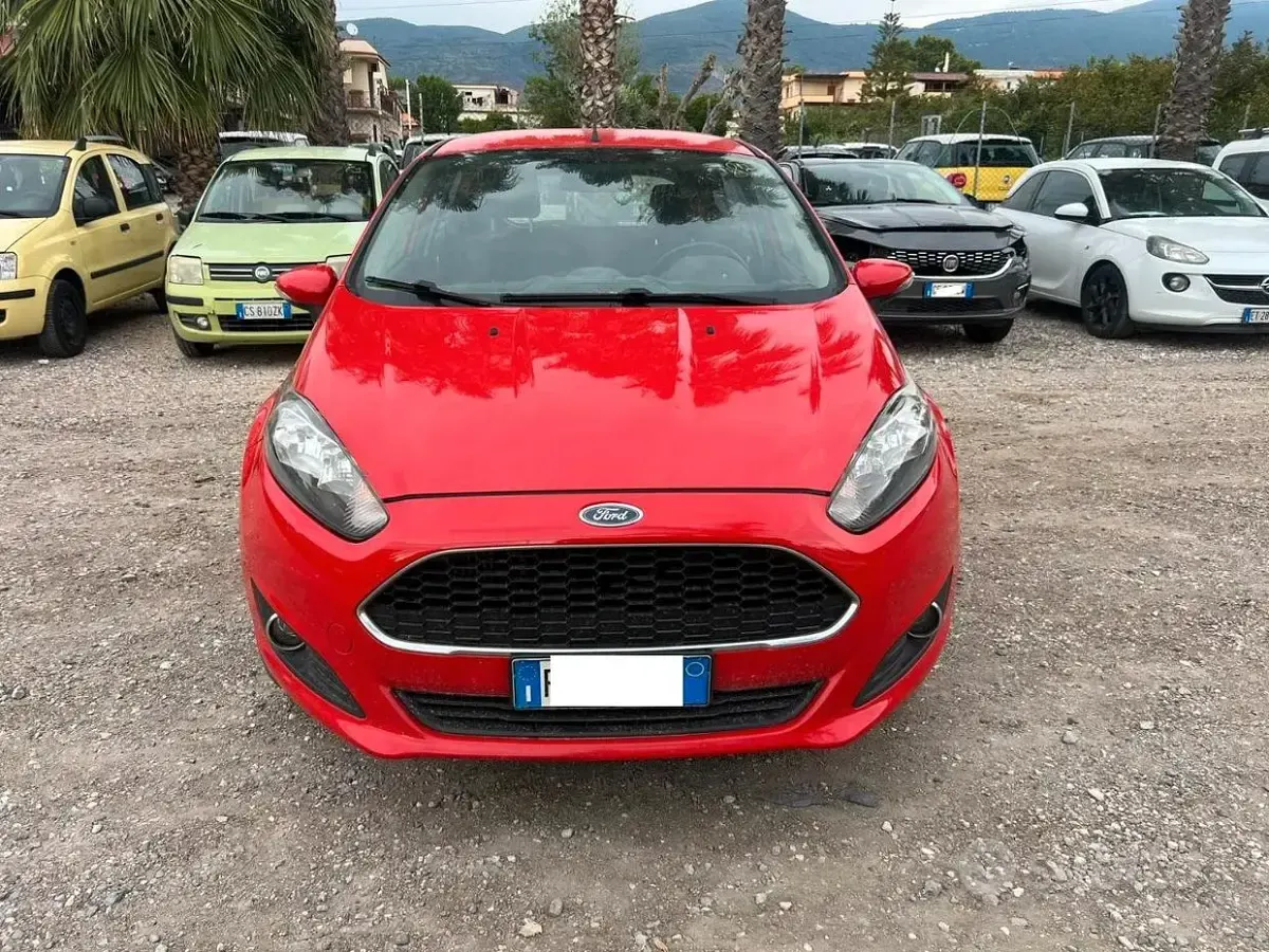 Usata Ford Fiesta Business Edition 75 CV (55 kW) 2016 Rosso Utilitaria