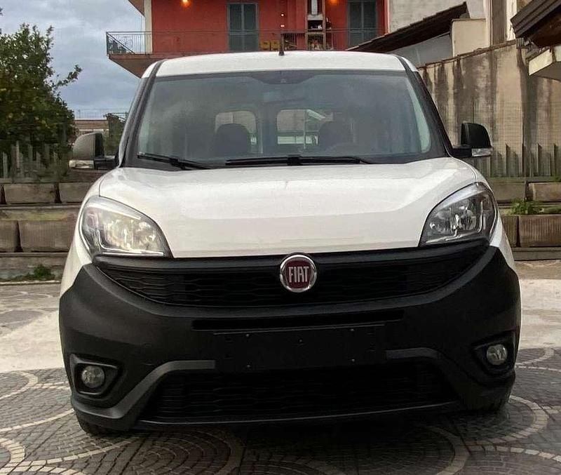 Usata Fiat Doblò 90 CV (66 kW) 2016 Bianco Monovolume