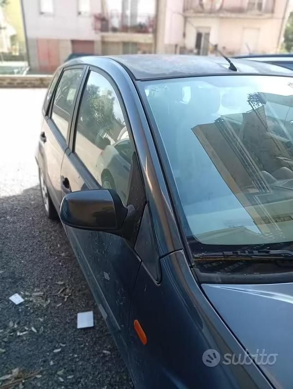 Second-hand Ford Fiesta 68 CP (50 kW) 2006 Gri Hatchback