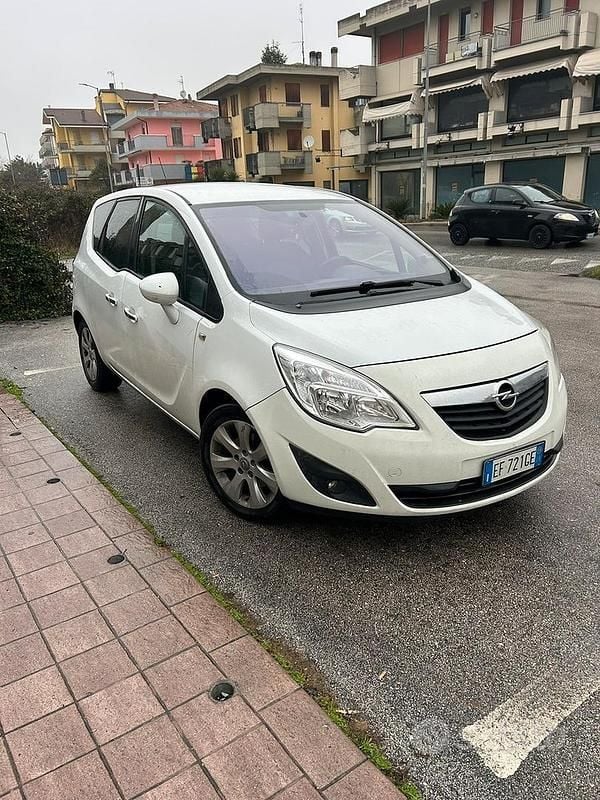 Usata Opel Meriva Club 75 CV (55 kW) 2010 Bianco Monovolume