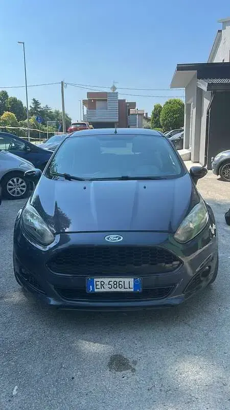 Usata Ford Fiesta Ghia 69 CV (50 kW) 2013 Berlina