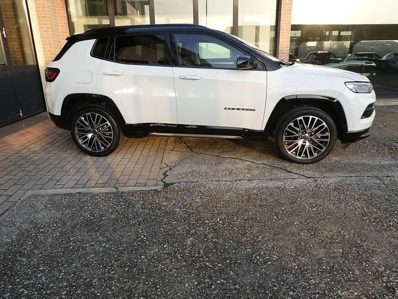 Usata Jeep Compass Summit 131 CV (96 kW) 2025 Alpine white SUV