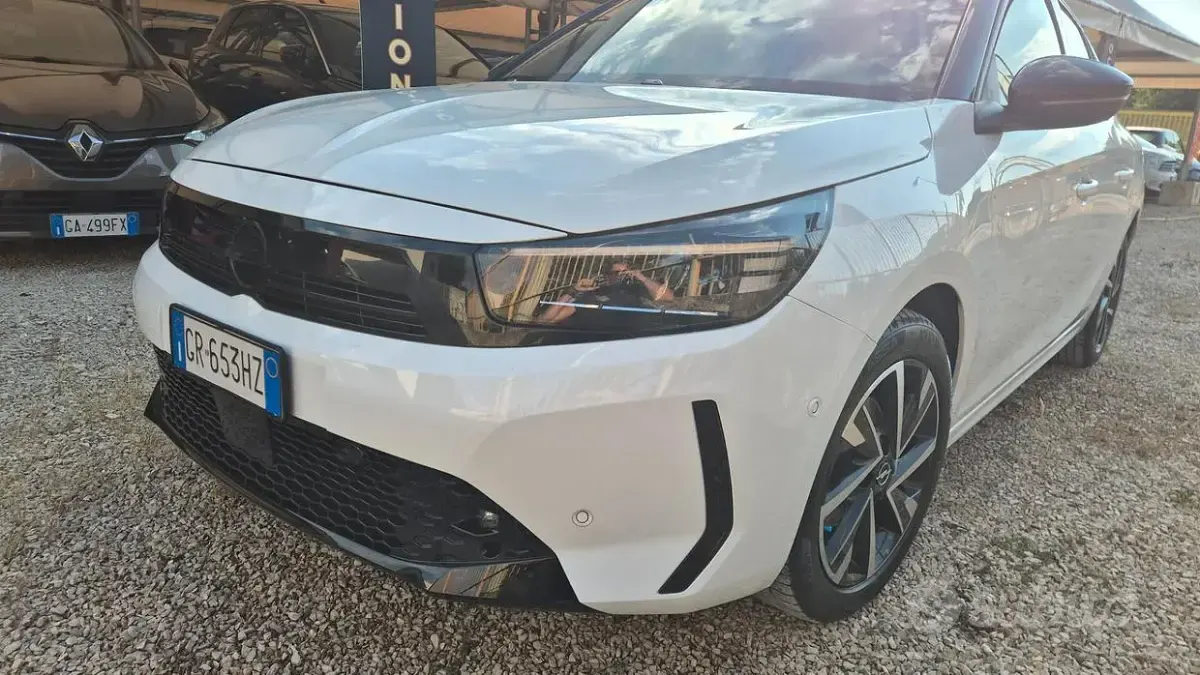 Usata Opel Corsa Design & Tech 75 CV (55 kW) 2023 Bianco Utilitaria