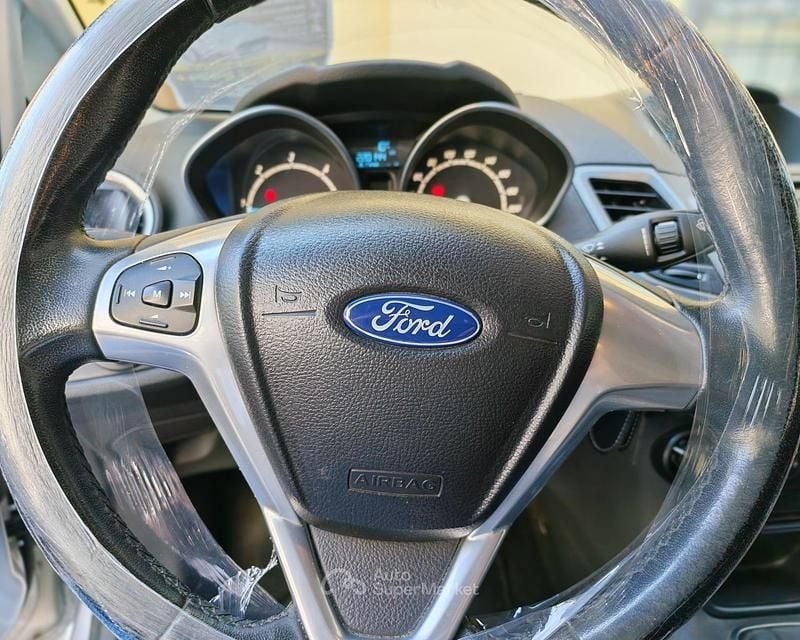Usado Ford Fiesta Business Edition 75 HP (55 kW) 2013 Cinzento Citadino