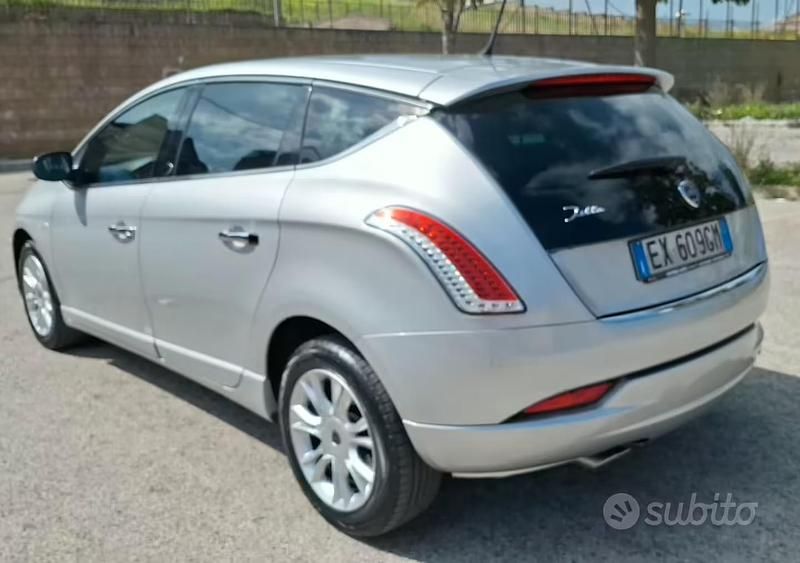 Usata Lancia Delta 105 CV (77 kW) 2014 Grigio Utilitaria