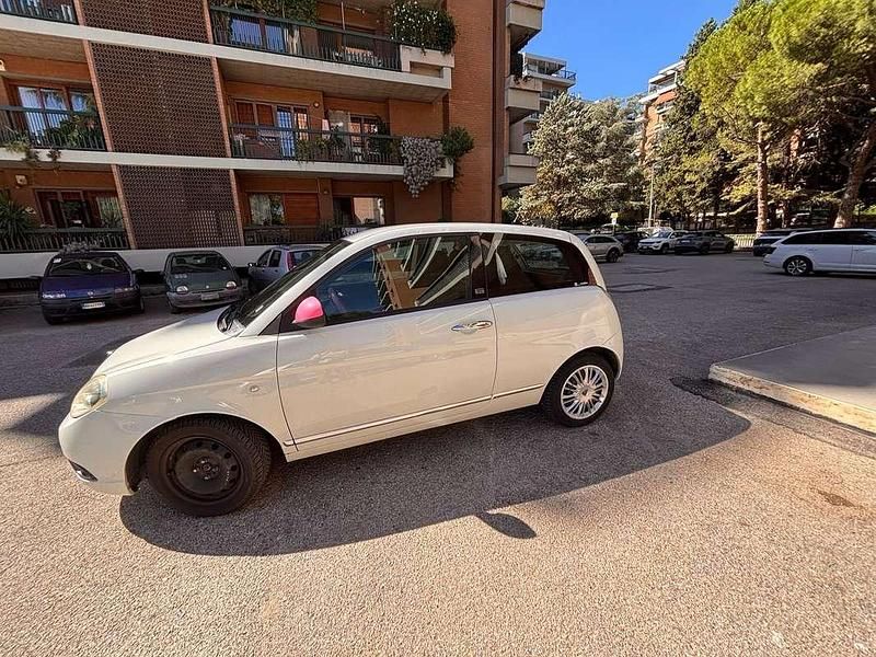 Usata Lancia Ypsilon 69 CV (50 kW) 2011 Bianco Utilitaria