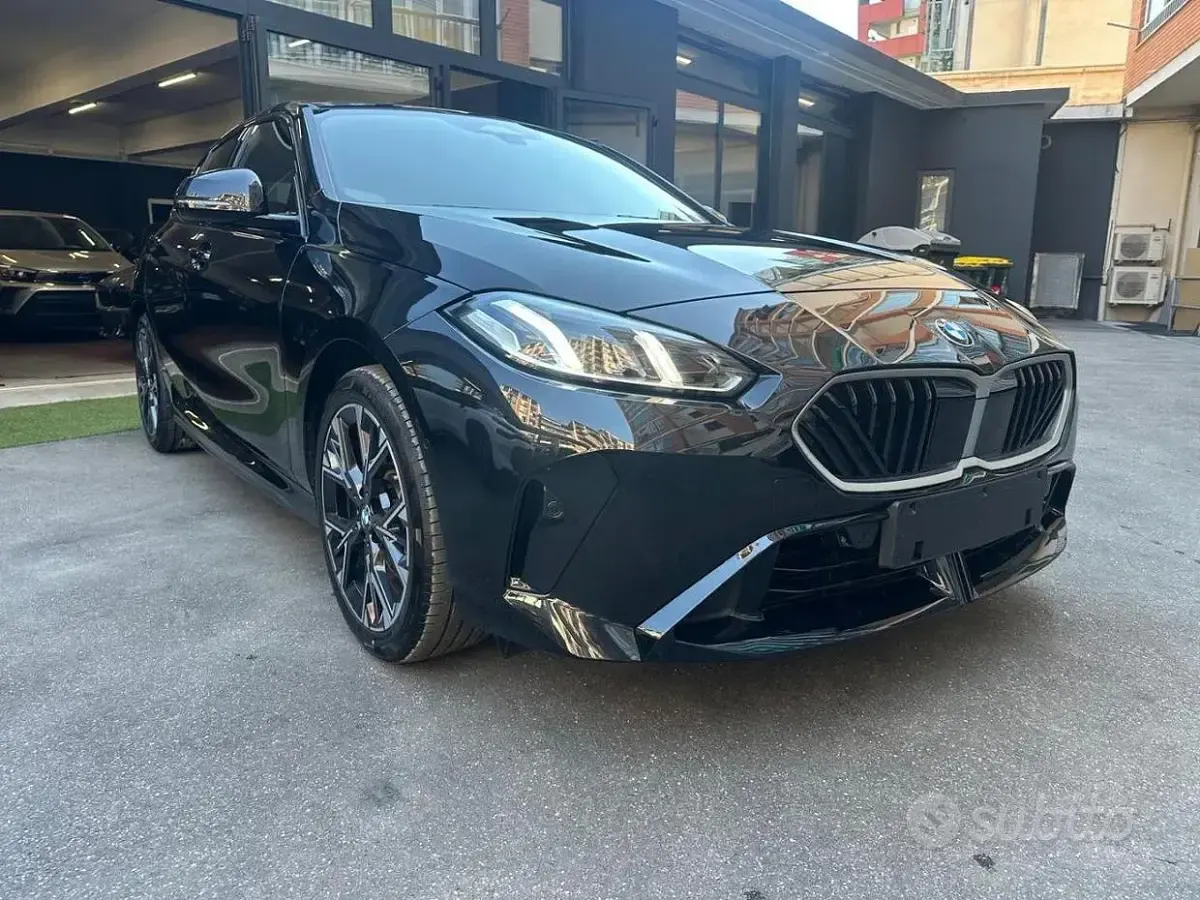 Usata BMW 120 M Sport 170 CV (125 kW) 2025 Nero Utilitaria