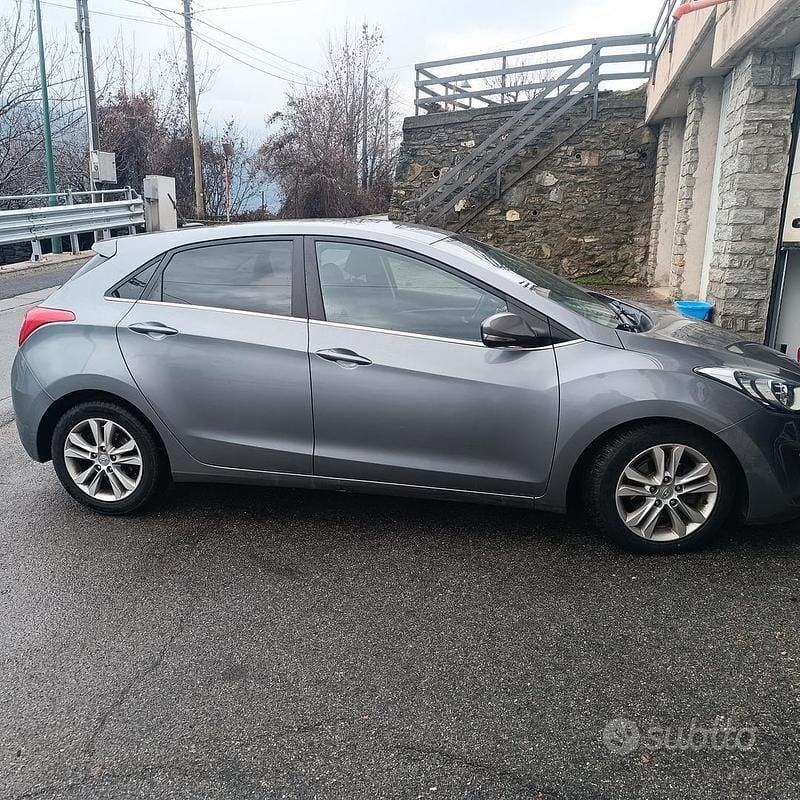 Usata Hyundai i30 128 CV (94 kW) 2015 Grigio Berlina