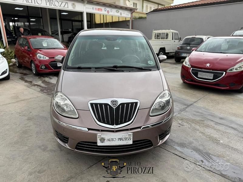 Usata Lancia Musa 77 CV (56 kW) 2010 Grigio Monovolume