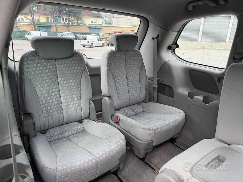 Usata Kia Carnival 184 CV (135 kW) 2007 Grigio Monovolume