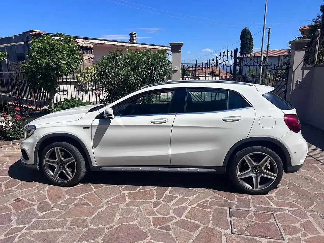 Usata Mercedes GLA220 Premium 177 CV (130 kW) 2016 Bianco SUV