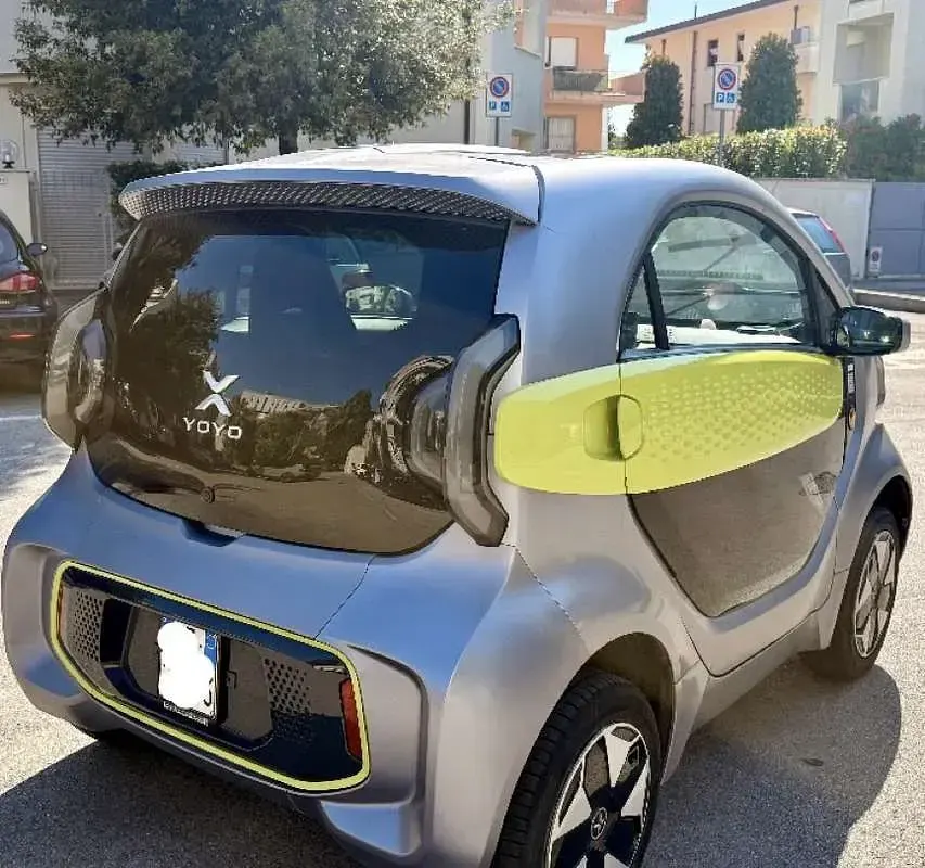 Usata XEV Yoyo 7 kW (10 CV) 2022 Argento Utilitaria