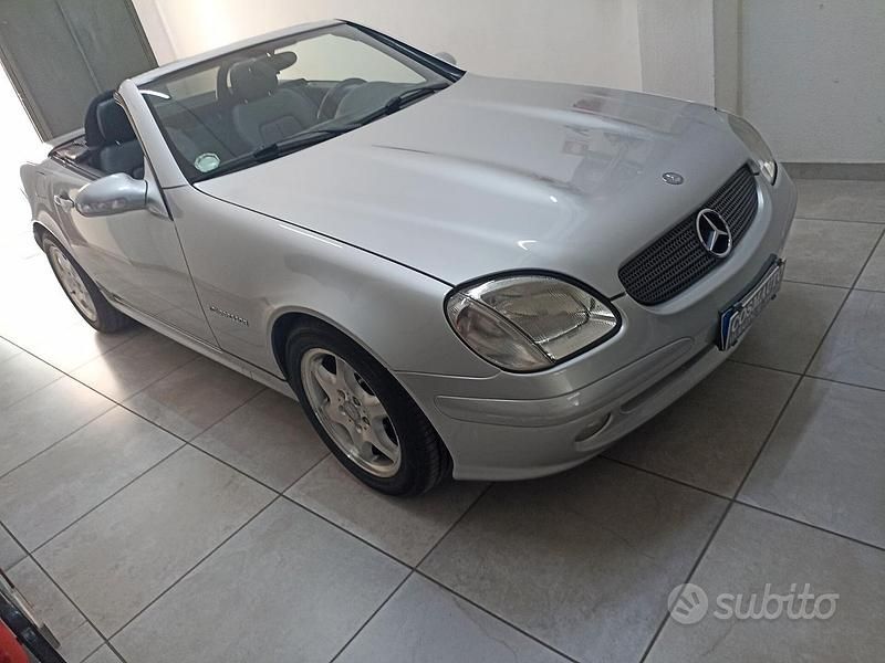 Usata Mercedes SLK200 163 CV (119 kW) 2000 Argento Cabrio