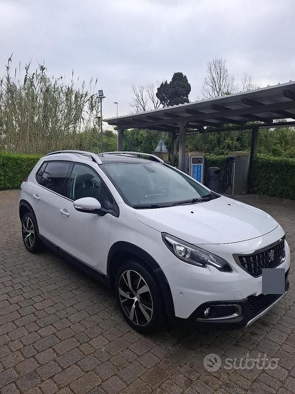 Usata Peugeot 2008 120 CV (88 kW) 2016 Bianco SUV