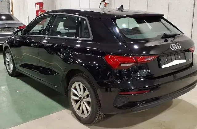 Usata Audi A3 Attraction 116 CV (85 kW) 2022 Metallizzato Berlina