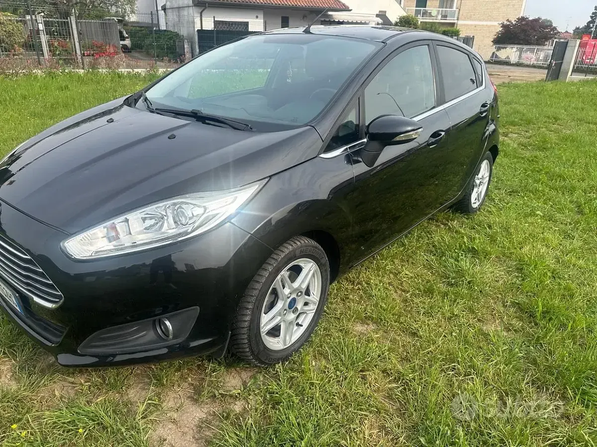 Usata Ford Fiesta Titanium 75 CV (55 kW) 2014 Nero Utilitaria