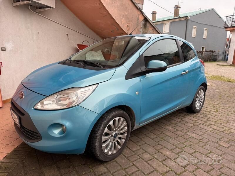 Usata 2011 Ford Ka Titanium Due volumi | 3300 € (Buon prezzo) - Immagine 1/4
