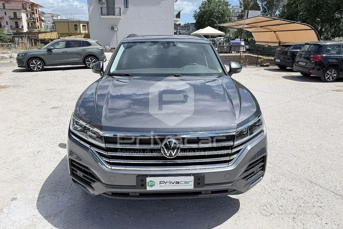 Usata VW Touareg 286 CV (210 kW) 2021 Grigio SUV