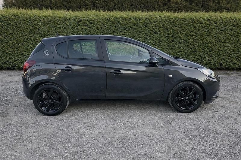 Usata Opel Corsa Cosmo 69 CV (50 kW) 2016 Grigio Utilitaria