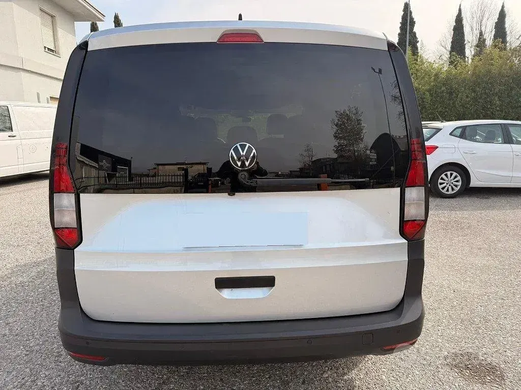 Usata VW Caddy Life 102 CV (75 kW) 2022 Grigio Monovolume