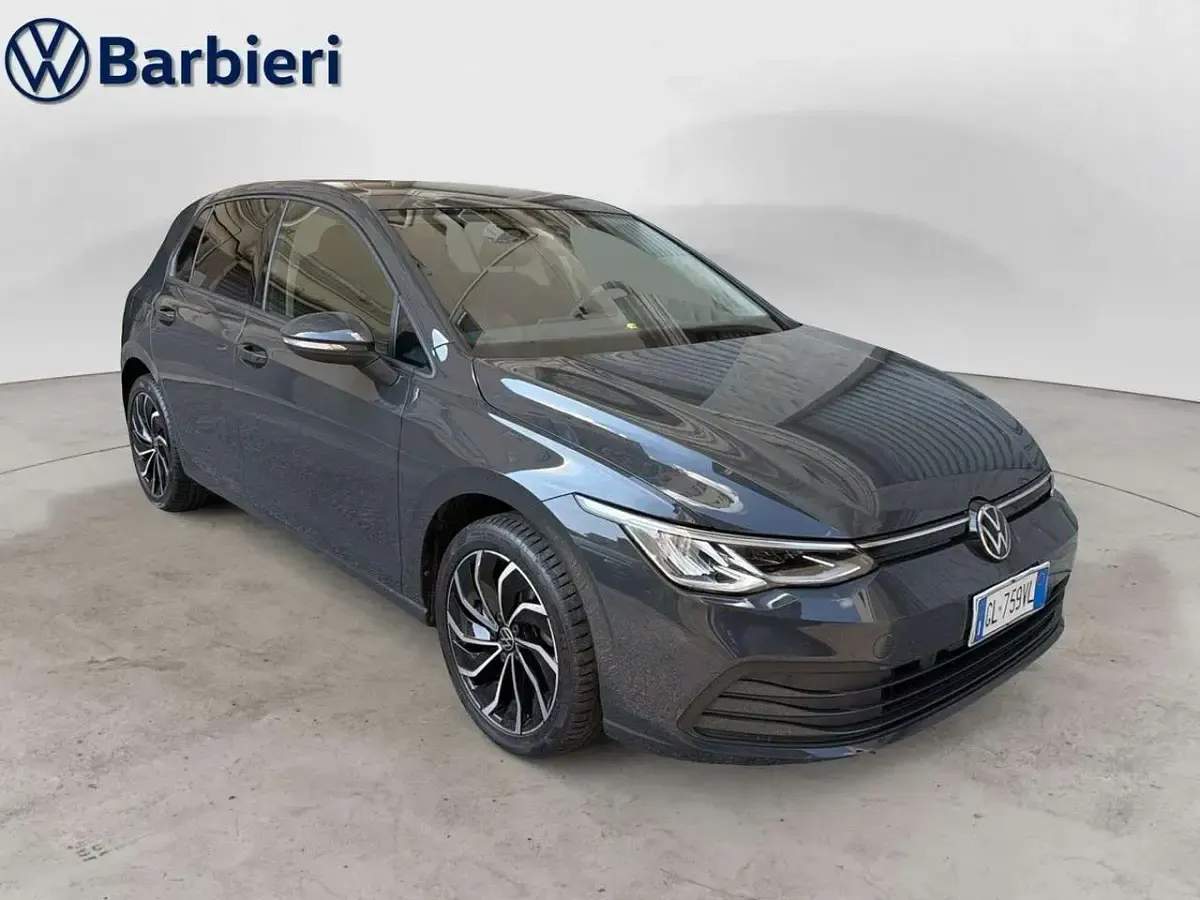 Brugt VW Golf VIII Life 110 HK (80 kW) 2023 Grå Hatchback
