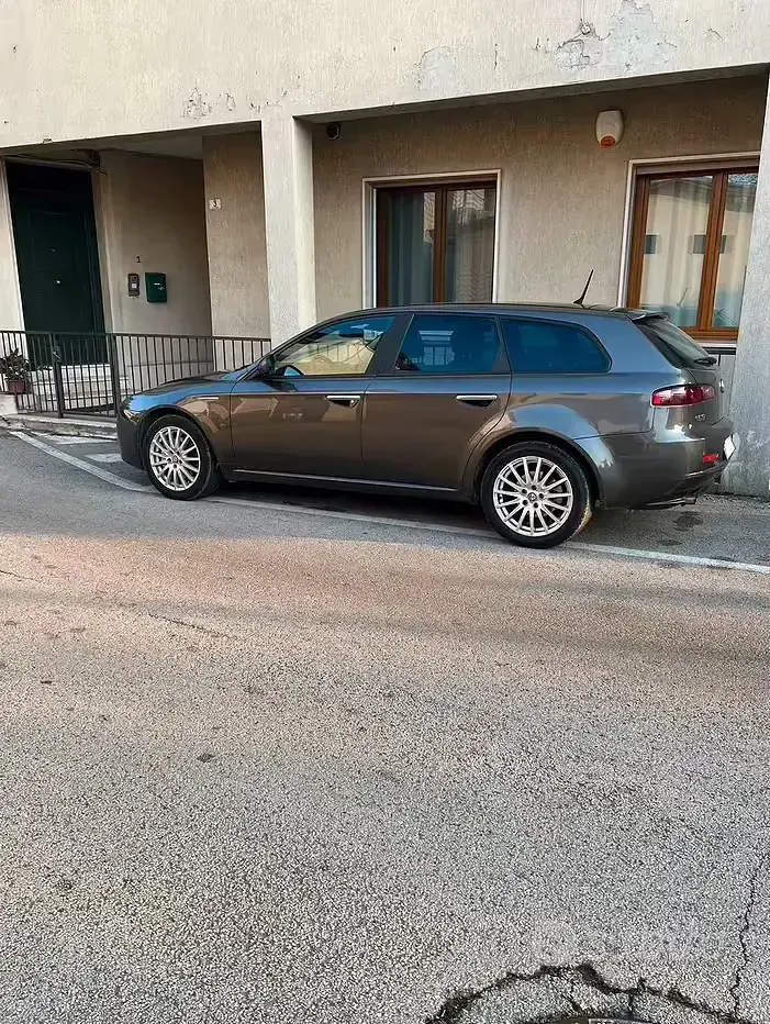 Usata Alfa Romeo 159 150 CV (110 kW) 2008 Marrone Station wagon