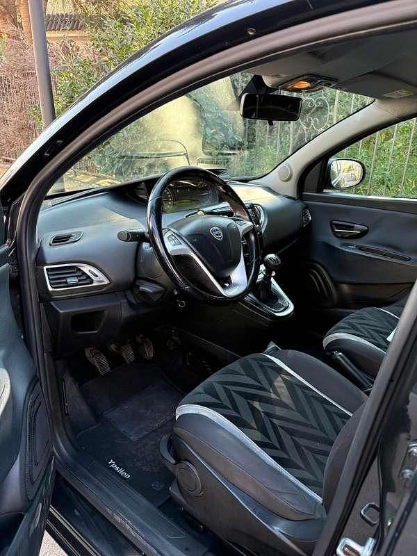 Usata Lancia Ypsilon Gold 69 CV (50 kW) 2016 Utilitaria