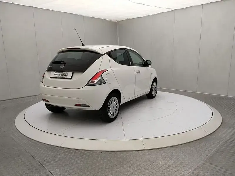 Usata Lancia Ypsilon Silver 95 CV (69 kW) 2017 Bianco Utilitaria