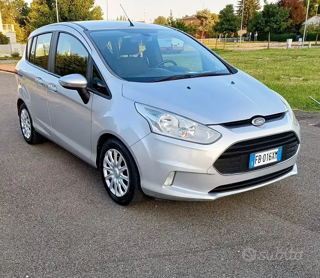 Usado Ford B-MAX 75 CV (55 kW) 2015 Gris Monovolumen