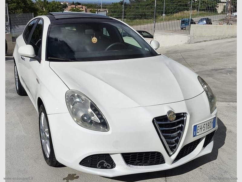 Usata Alfa Romeo Giulietta Distinctive 105 CV (77 kW) 2011 Bianco Utilitaria