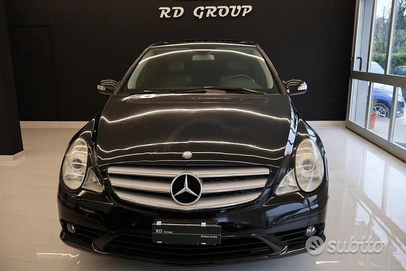Usata Mercedes R320 Premium 224 CV (164 kW) 2007 Nero Monovolume