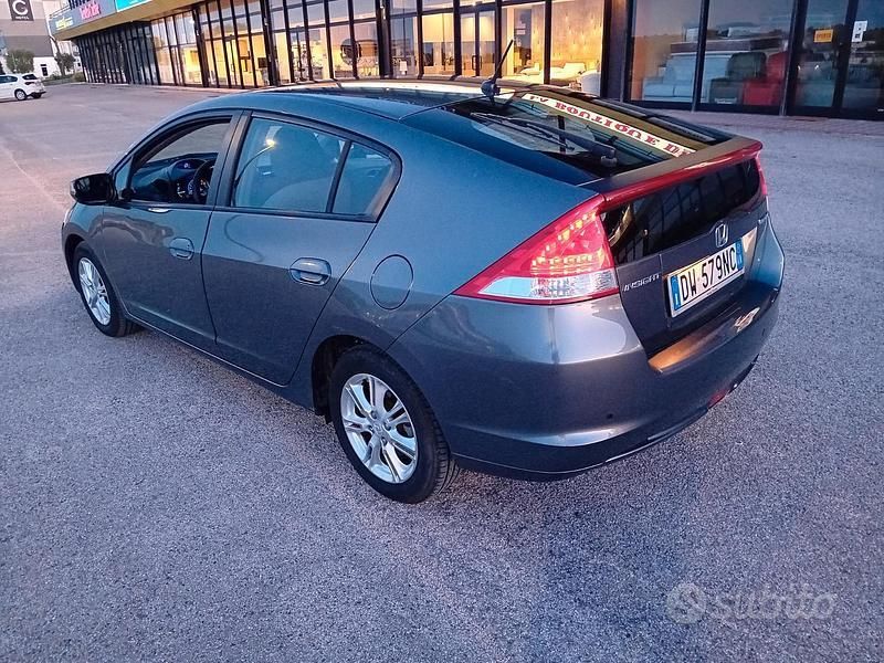 Usata 2009 Honda Insight Executive Tre volumi | 6000 € - Immagine 1/4