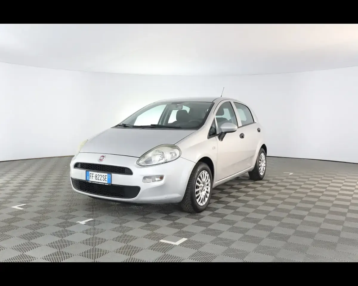 Usata Fiat Punto Street 69 CV (50 kW) 2016 Grigio argento Utilitaria
